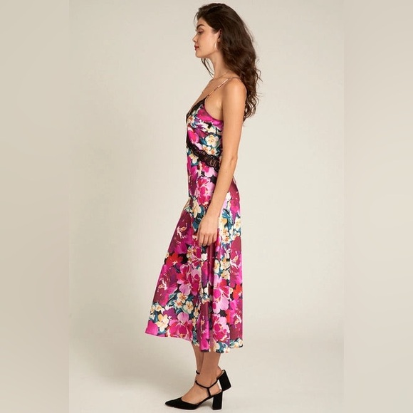 Sleeveless Floral Satin Midi Dress with Lace Trim - Picture 4 of 5